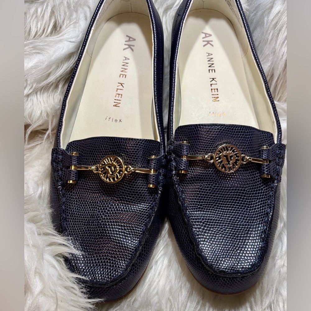 Anne Klein Iflex Slip On Navy Blue Loafers Flats Shoes Gold Lion Women’s Sz 8
